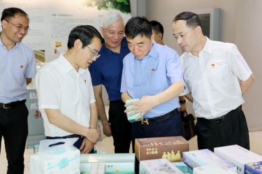 要聞 | 嘉興市委副書(shū)記、政法委書(shū)記帥燮瑯一行蒞臨景興紙業(yè)調(diào)研指導(dǎo)