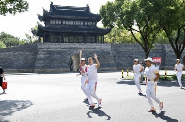 笑臉與熱情刷屏！這名火炬手是景興人！